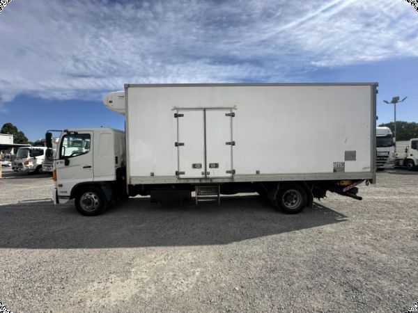 2013 Hino FE 1426 4x2 Refrigerated Pantech image