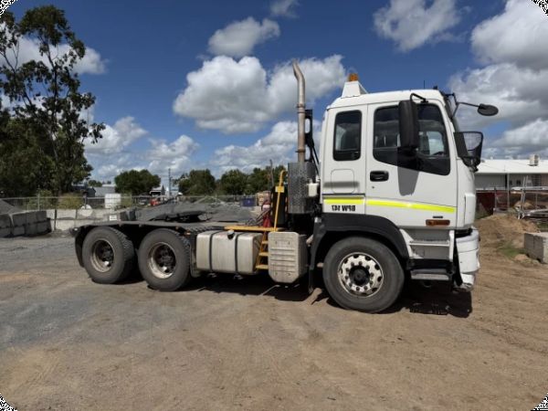 2015 Isuzu Giga CXY 6x4 Prime Mover image
