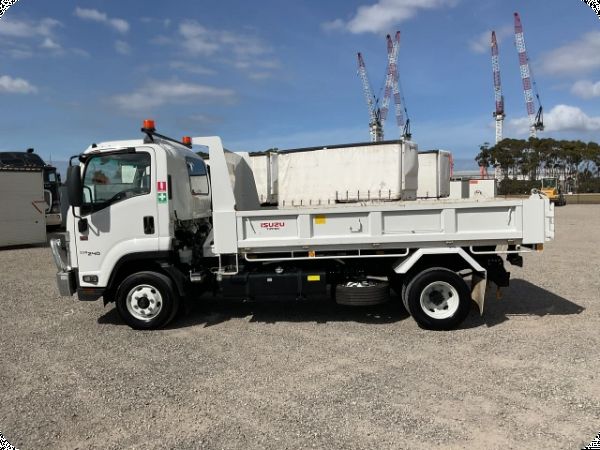 2024 Isuzu FRR 110-240 4x2 Tipper image