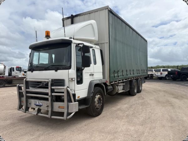 2005 Volvo FL 250 Fl6E C/Cab 6x4 Curtainsider image