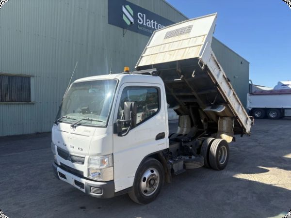 2017 Mitsubishi Canter 7/800 Tipper (Ex-Coates Hire) image