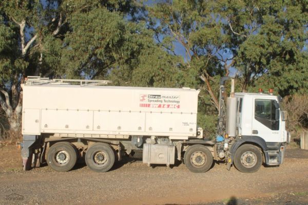 2011 Iveco Stralis AD450 image