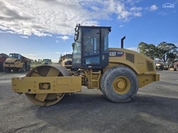 2015 Caterpillar Cs56b image