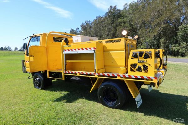 2003 Isuzu N Series NPS 300 4x4 image