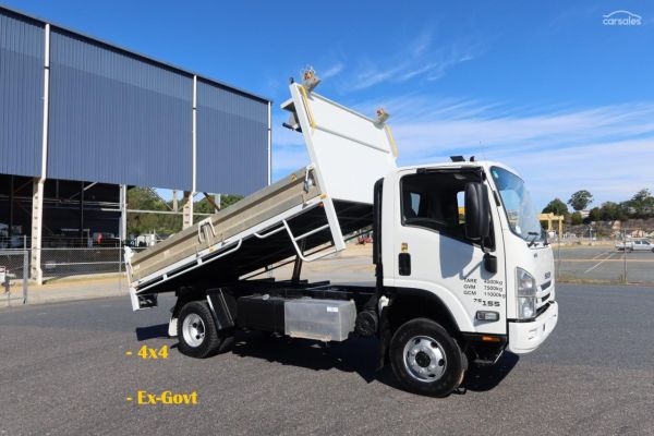 2018 Isuzu N Series NPS 75/45-155 4x4 image