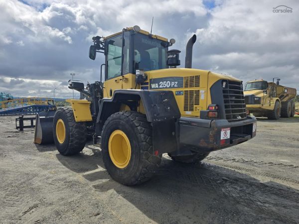 2018 Komatsu Wa250pz-6 Bucket Forks Jib image