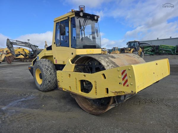 2012 BOMAG BW216D-4