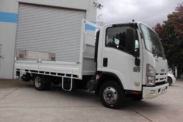 2010 Isuzu N Series NNR 200 image