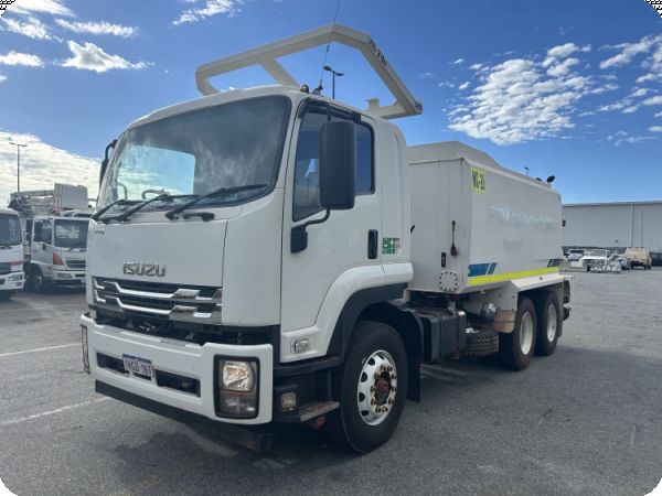 2020 Isuzu 300 FVZ 6x4 Water Truck image