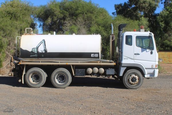 2003 Mitsubishi Fv 500 image