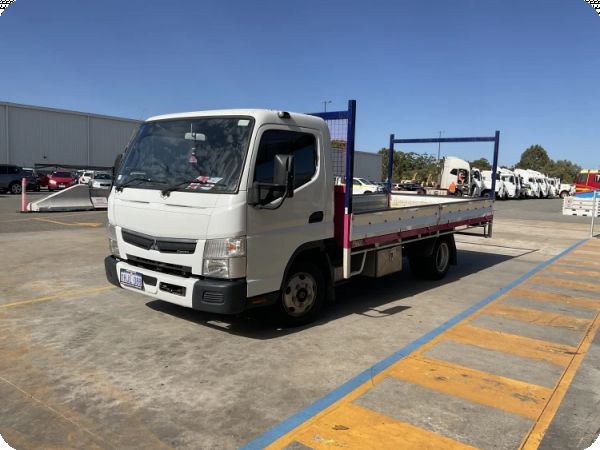 2021 Mitsubishi Canter 515 4x2 Tray Truck image