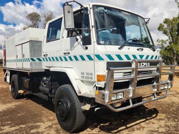 1994 ISUZU FTS700 Fire Truck image