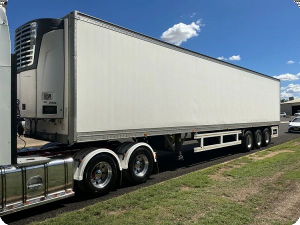 2010 Southern Cross Vans Triaxle Refrigerated Pantech Trailer image