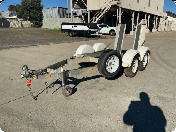 2010 Lite Tow Trailers Dual Axle Plant trailer image