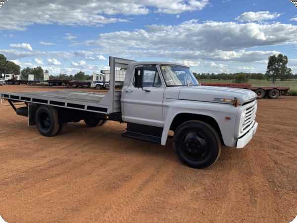 1970 Ford F500 V8 Petrol Tray Truck image