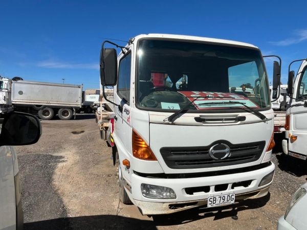 2006 HINO FD1J Crane