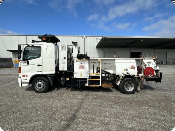 2014 Hino FD500 1124 4x2 Flocon Asphalt Truck (Council Asset) image