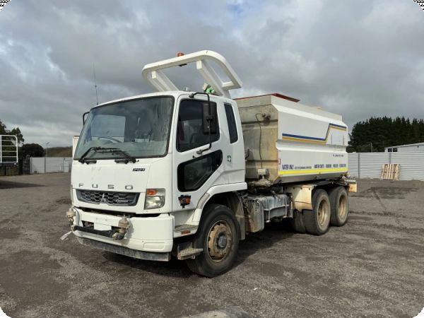 2014 Mitsubishi FN600 2427 6x4 Water Truck image