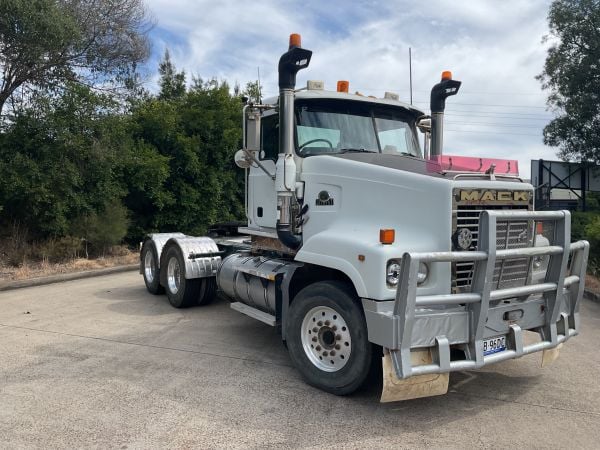 2006 Mack TRIDENT Primemover 2006 Mack CLS Trident image