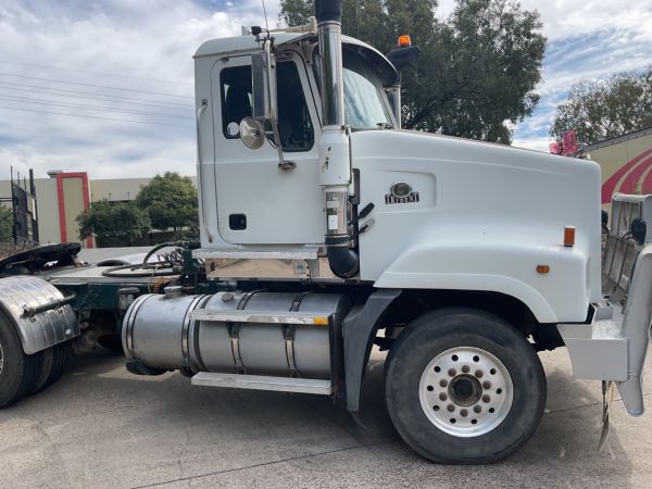 2006 Mack TRIDENT Primemover 2006 Mack CLS Trident image