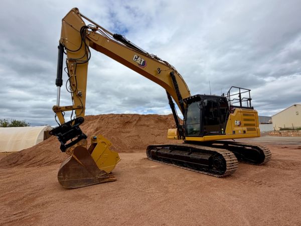 2021 Caterpillar 330 Tracked-Excav image