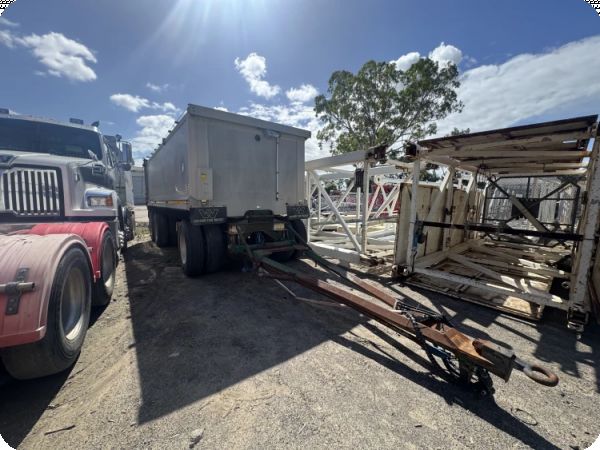 2006 Maxitrans (HXW D3) Tri-Axle Dog Trailer image