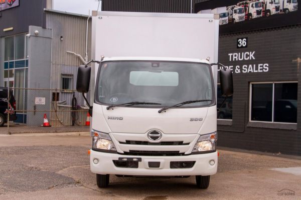 2025 Hino 300 Series 616 Car Licence Removalist Truck FULL TAILGATE image
