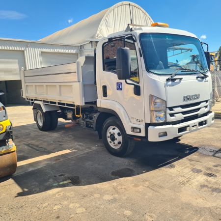 2018 Isuzu FRR 110-240 Tipper image