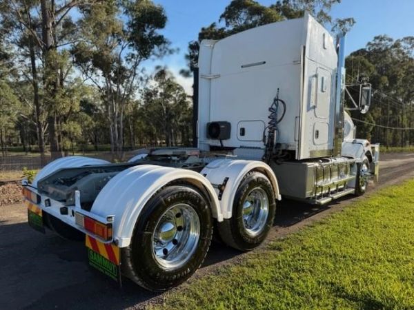 2017 KENWORTH T409 SAR 50INCH BUNK, CUMMINS X15, 0KMS ON CUMMINS REBUILD, 18SP image