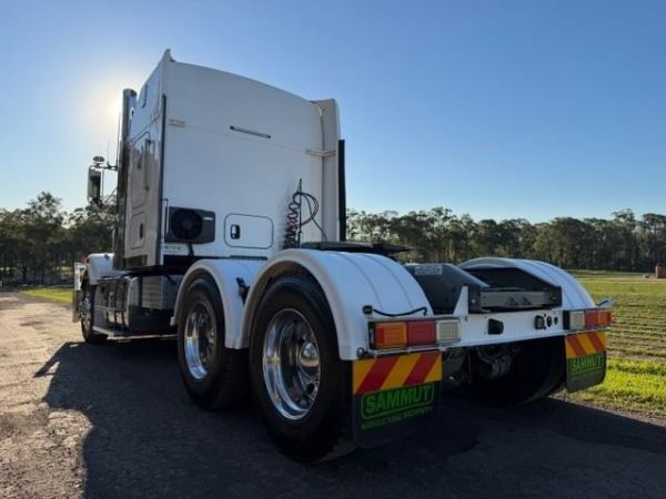 2017 KENWORTH T409 SAR 50INCH BUNK, CUMMINS X15, 0KMS ON CUMMINS REBUILD, 18SP image
