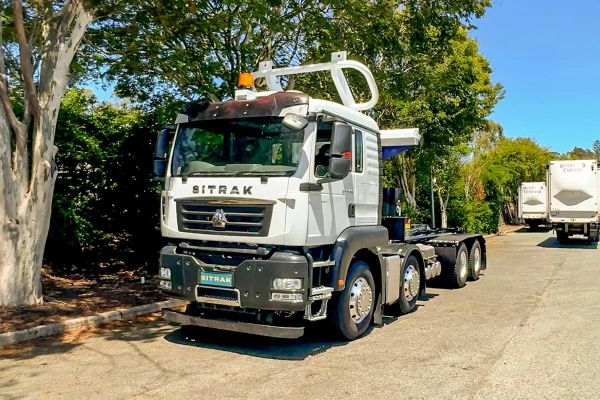 SITRAK G7S 8x4 HIAB Hook Lift image
