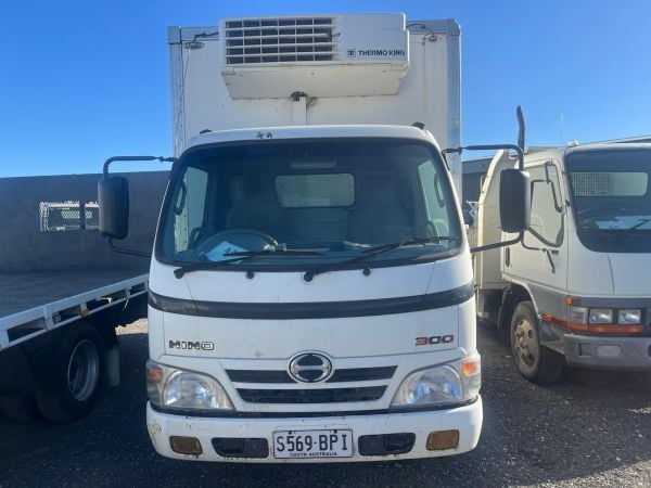 2010 HINO 300 614 Refrigerated image