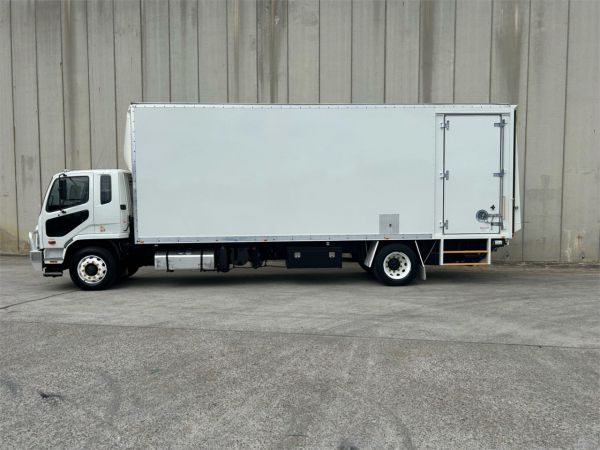 2019 MITSUBISHI FUSO FIGHTER PANTECH FM67F 1627 XXLWB AUTO image