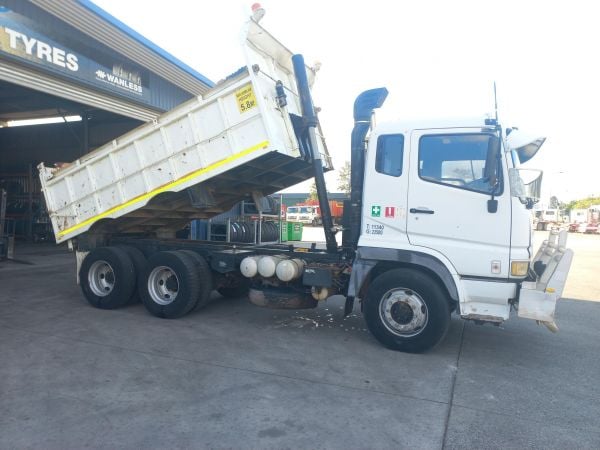 2005 Mitsubishi FV51 Tipper FV51J image