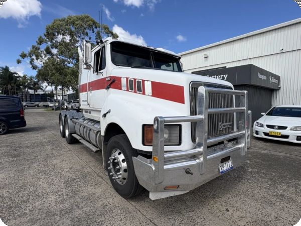 1996 International Transtar 4700 6x4 Prime Mover image