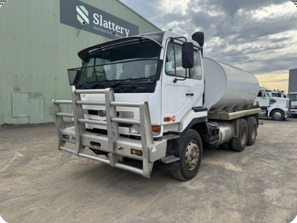 2000 UD CWB455 (6x4) Water Truck image