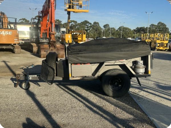 2004 Rovin Single-Axle Off-Road Camper Trailer image