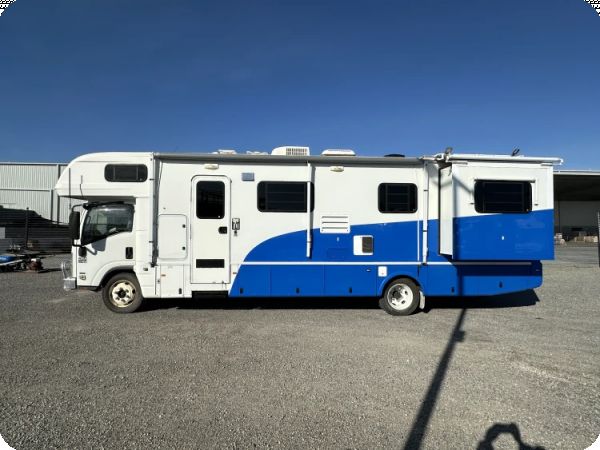 2008 Isuzu NQR 450 4x2 Winnebago Motorhome image
