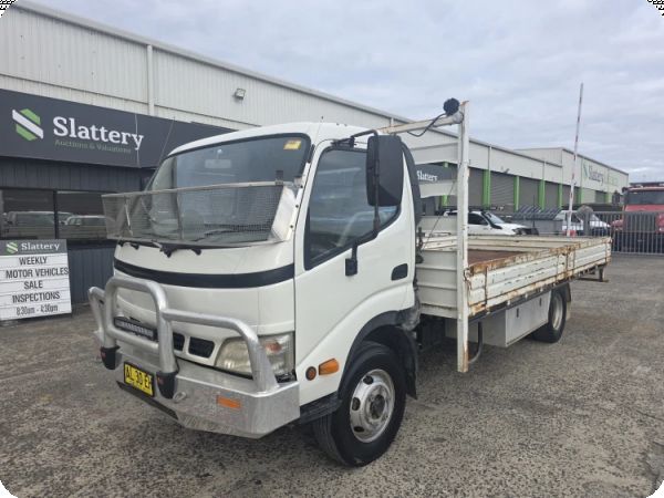 2005 Hino U424 4x2 Tray Truck image