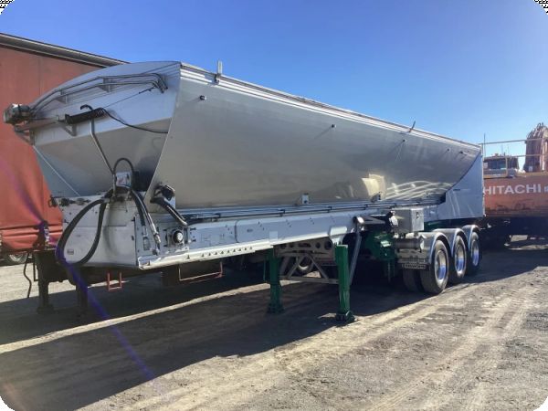 2021 Boomer Tri-Axle Live Bottom Trailer image