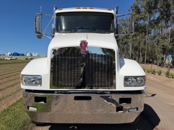 2011 KENWORTH T359, CUMMINS ISM 440HP, GENUINE 461K KMS, 18SP, X LOCKS image