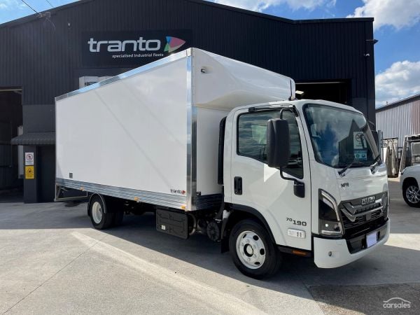 2026 Isuzu N Series NPR 70/45-190 AM D42 8 Pallet 325m3 Premium Pantech image