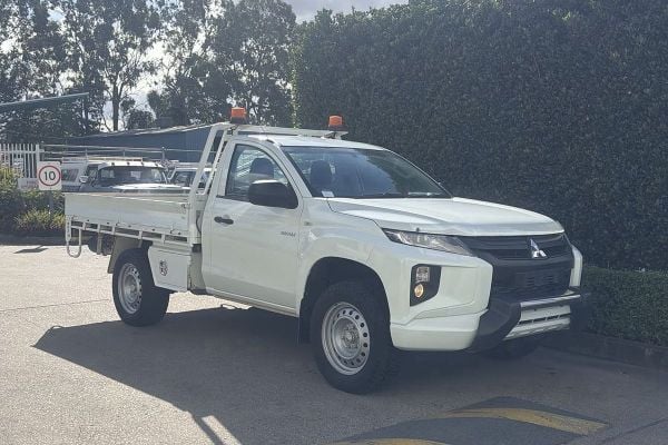 2020 Mitsubishi Triton GLX MR 4X4 image