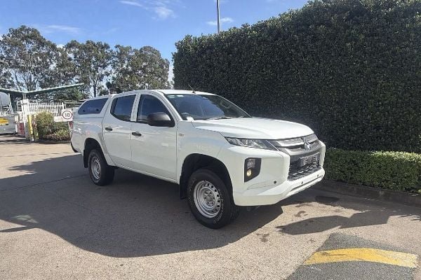 2020 Mitsubishi Triton GLX ADAS MR 4X4 image