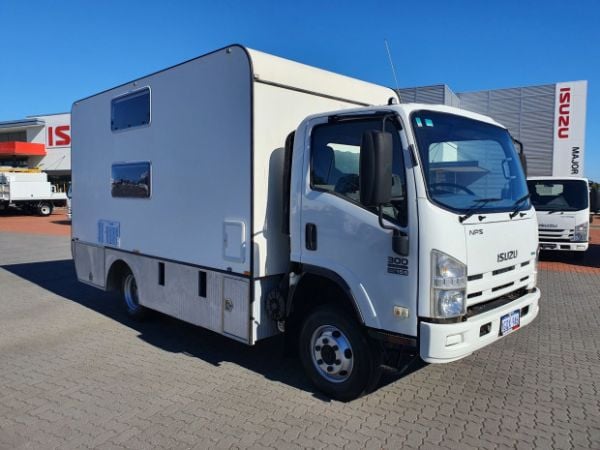 2012 Isuzu NPS300 Motorhome/Camper-Truck 4x4 Camper/Motorhome image