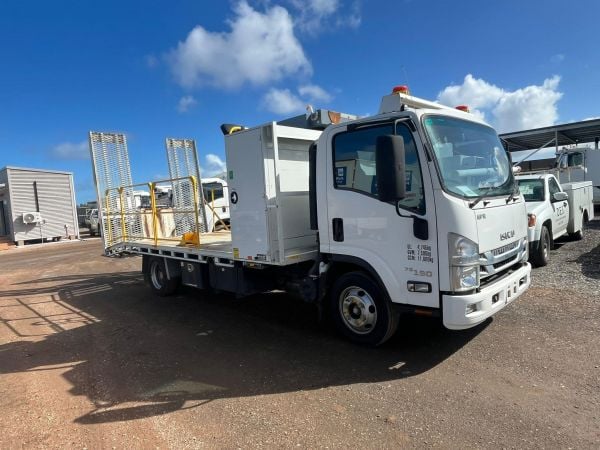 2017 ISUZU NPR75-190 Beavertail image