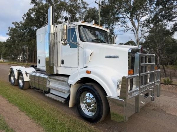 2012 KENWORTH T409 SAR, CUMMINS ISX, 130K KMS ON CUMMINS REBUILD, AUTO, X LOCK image