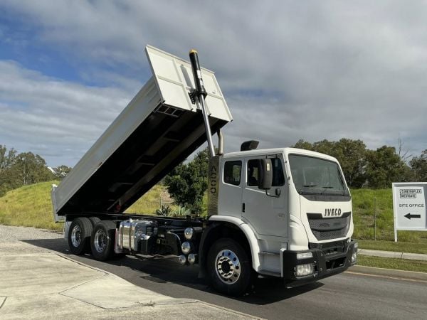 2015 Acco tipper image