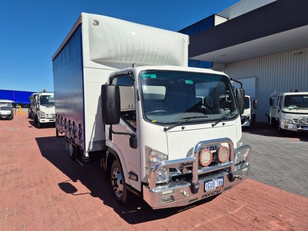 2015 Isuzu NPR65-190  Curtainsider 6 Pallet Tautliner image