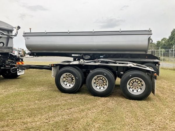 2025 Bruce Rock Engineering TRI AXLE Dolly image